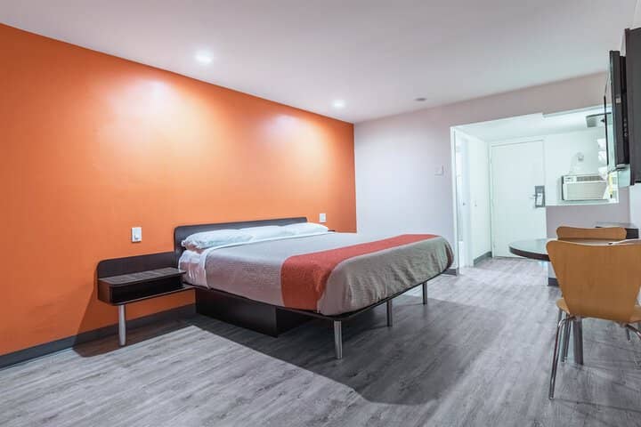Room 12 of 34