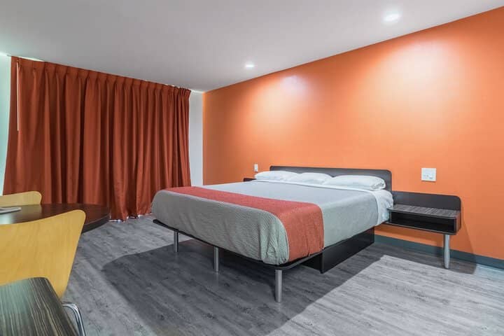 Room 14 of 34