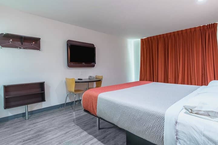 Room 17 of 34