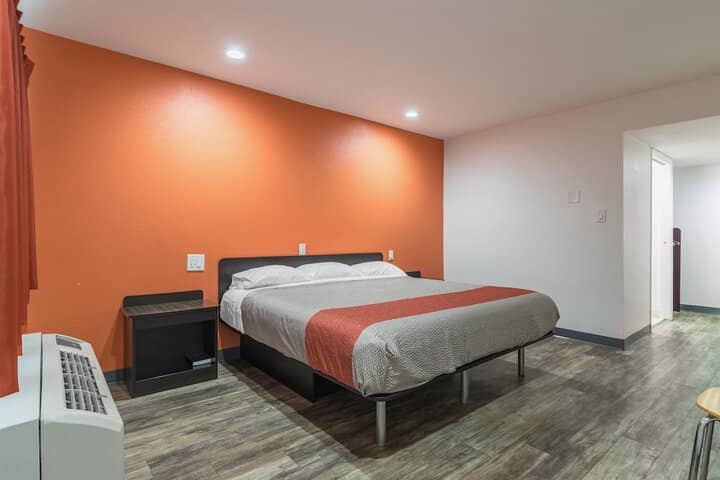 Room 15 of 34