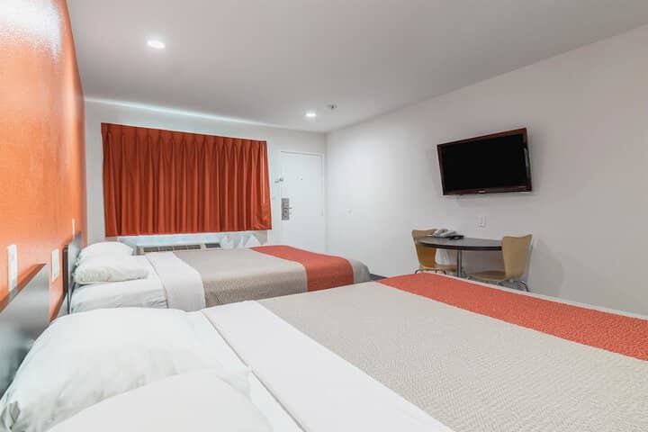 Room 10 of 34