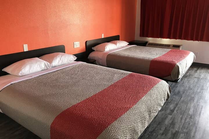 Room 9 of 34