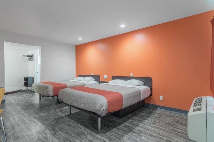 Room 18 of 34
