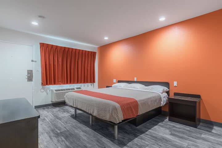 Room 11 of 34